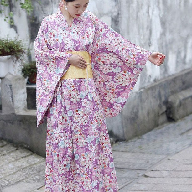 Kimono japones de flores moradas