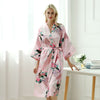 kimono rosa con flores